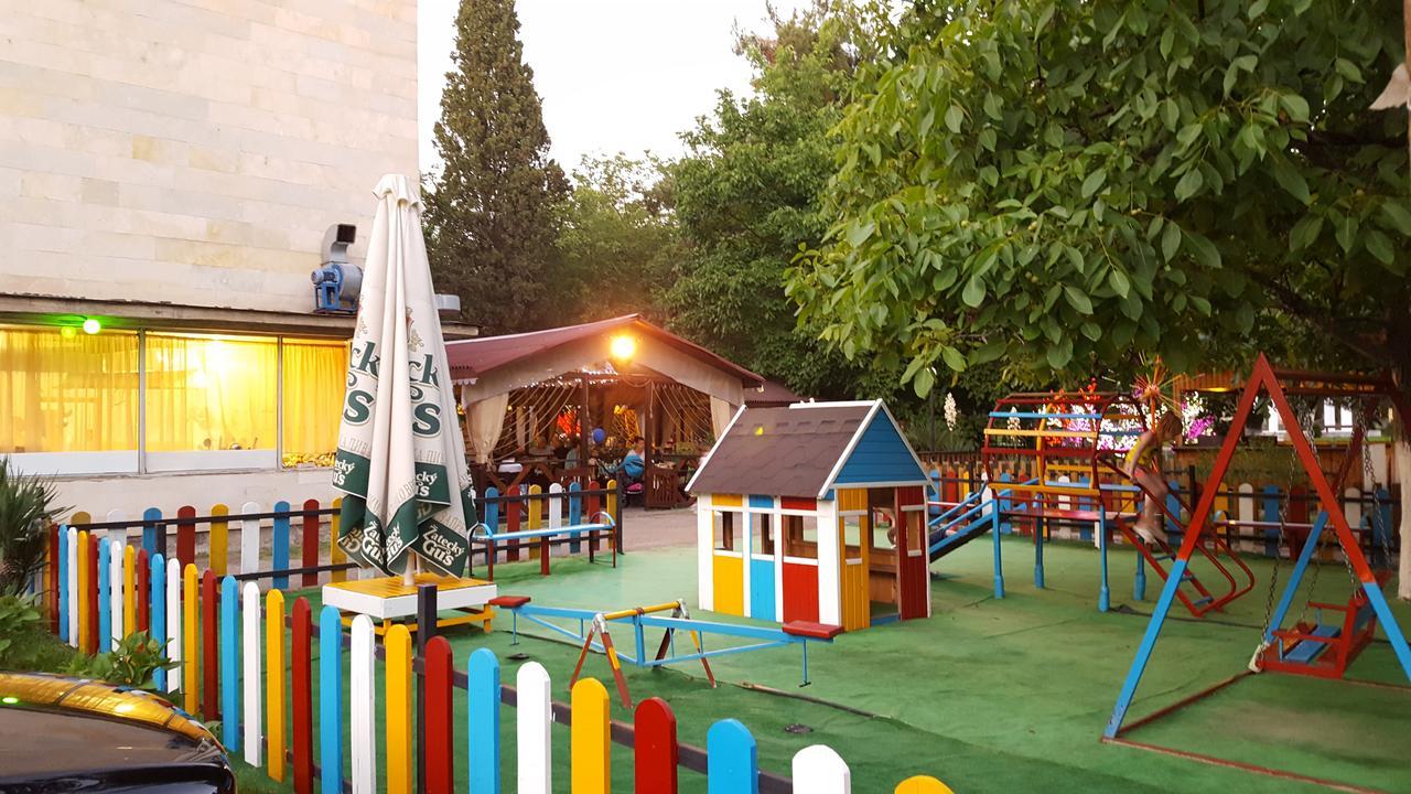 U Iriny Hotel Picunda Kültér fotó